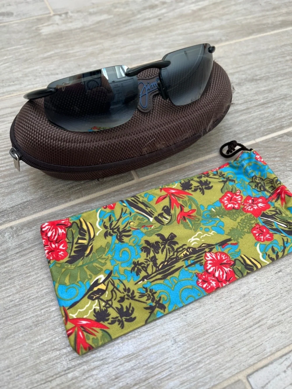 Maui Jim Sport Sunglasses with Brown Hard Case - Picture 1 of 8